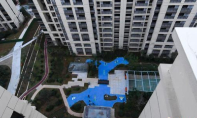 plastikowe jezioro na osiedlu w Chinach